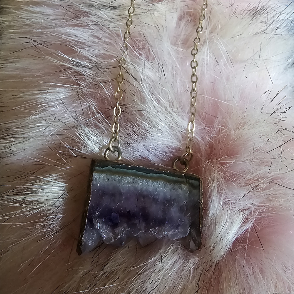 Elegant Amethyst and Gold Necklace